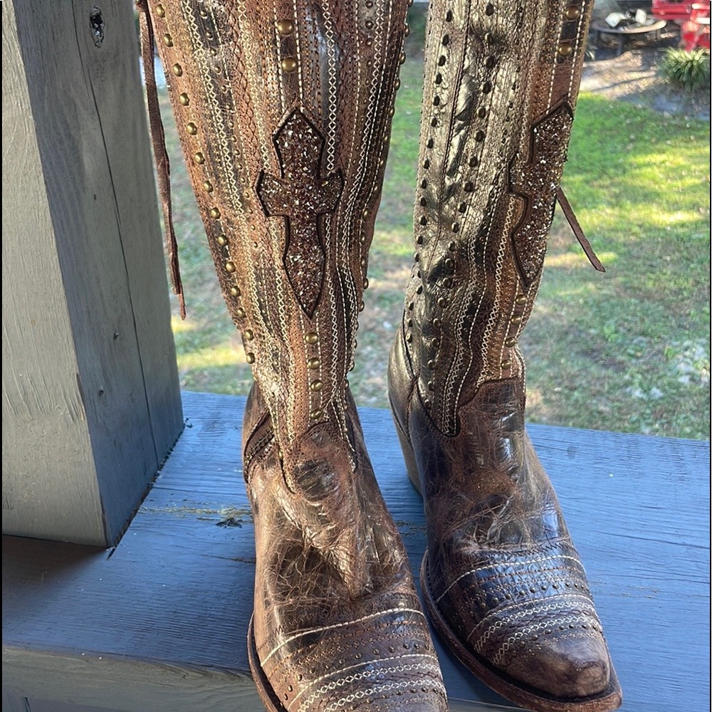 Corral western boots.   Size 8.5.   Brown